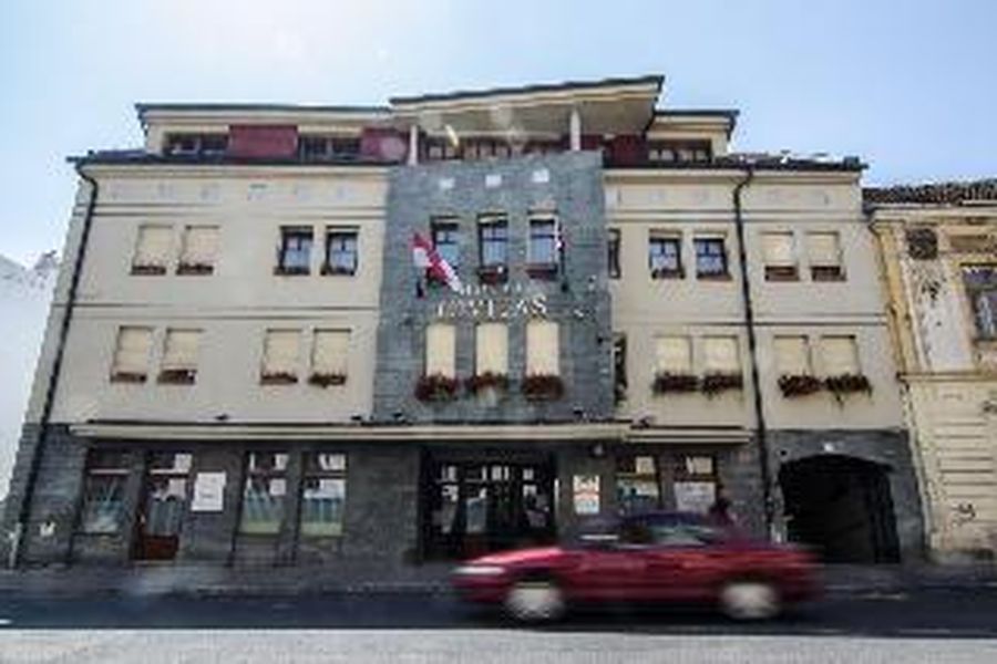 photo-0