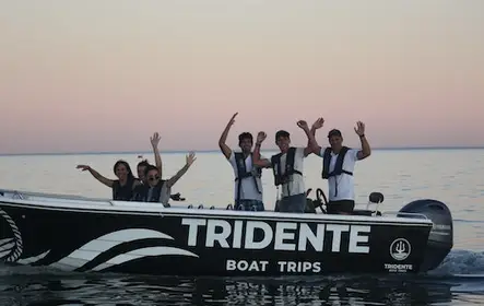 Grutas de Benagil: passeio de barco ao pôr do sol saindo de Armação de Pêra