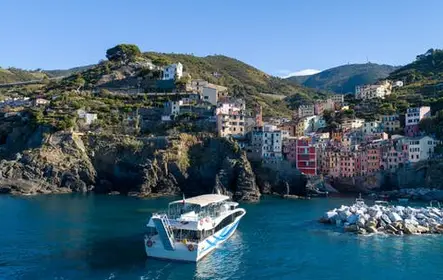 Visita guiada en barco a Riomaggiore, Monterosso y Vernazza