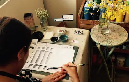 Clase de pintura con tinta china
