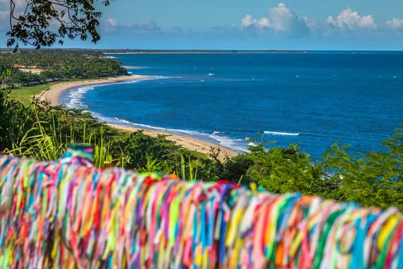 Praia e fitas do Senhor do Bonfim, símbolo de boa sorte
