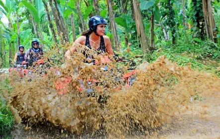 Aventura em quadriciclo em Bali em quadriciclo